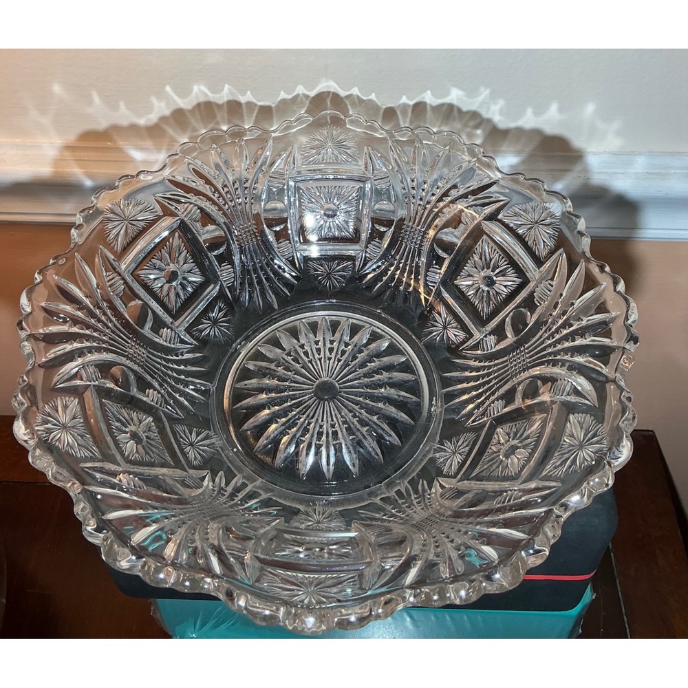 Vintage Clear Pressed Glass Starburst Diamond Scalloped 9 Inch Serving‎ Bowl